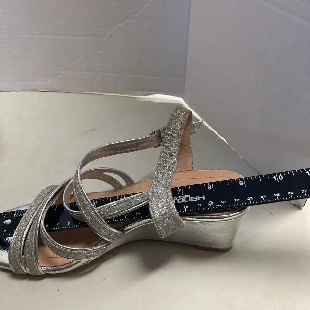 DREAM PAIRS Women’s Silver Wedge Strappy Heels Size 7.‎